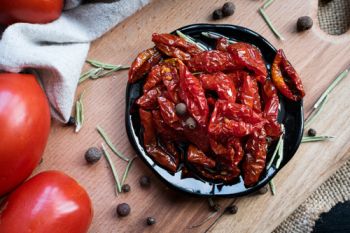 Dry tomatoes and other fruits